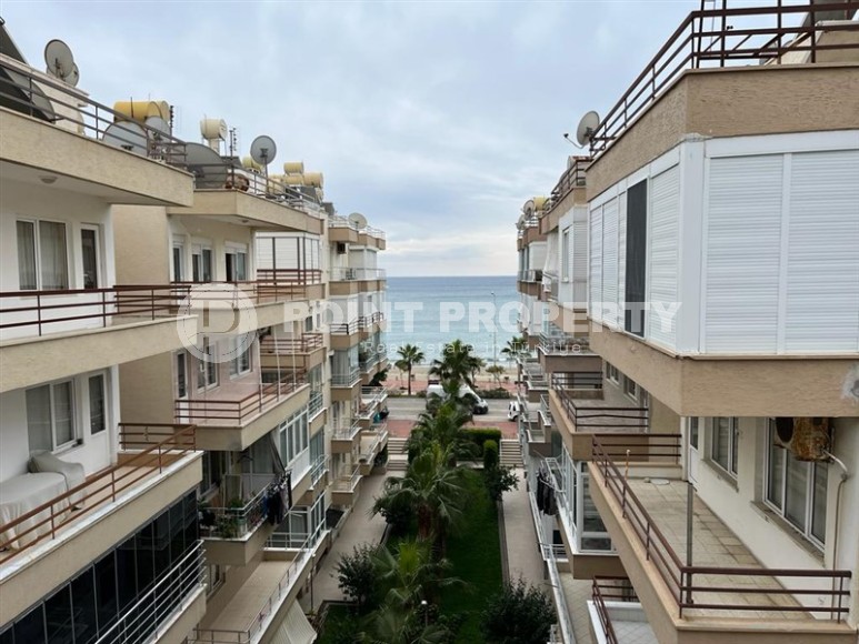 Благоустроенная меблированная квартира на первой линии от моря, в центре Аланьи-id-6110-фото-11