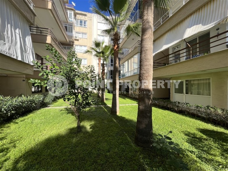 Благоустроенная меблированная квартира на первой линии от моря, в центре Аланьи-id-6110-фото-13