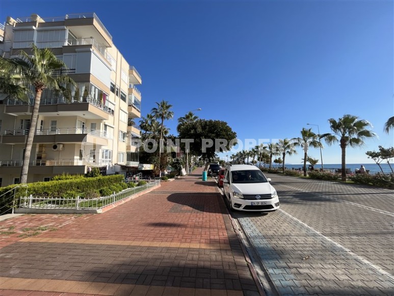 Благоустроенная меблированная квартира на первой линии от моря, в центре Аланьи-id-6110-фото-16