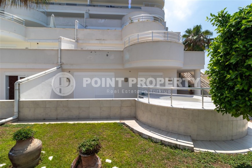 Inexpensive, spacious apartment, with furniture and household appliances, in a comfortable residential complex in the Mahmutlar area-id-6111-photo-11