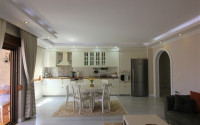 Furnished three bedroom apartment, 178m² 200m from the sea in Mahmutlar, Alanya-id-1482-photo-3