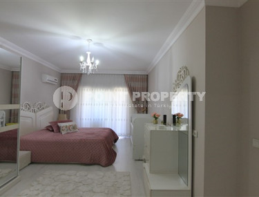 Furnished three bedroom apartment, 178m² 200m from the sea in Mahmutlar, Alanya-id-1482-photo-4