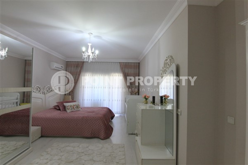 Furnished three bedroom apartment, 178m² 200m from the sea in Mahmutlar, Alanya-id-1482-photo-4
