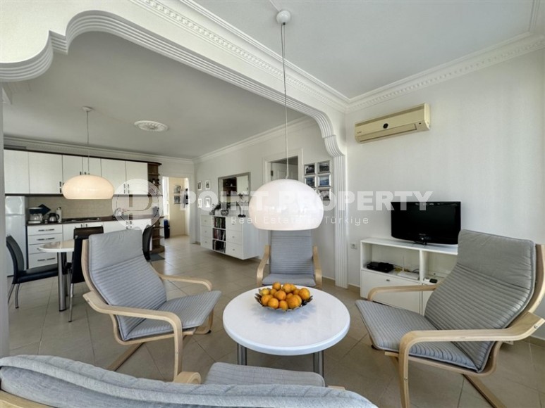 Комфортабельная квартира на самом берегу Средиземного моря, в центре популярного района Аланьи - Оба-id-6116-фото-2