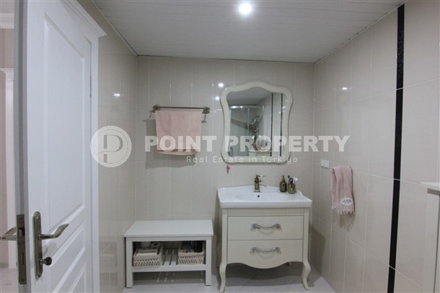 Furnished three bedroom apartment, 178m² 200m from the sea in Mahmutlar, Alanya-id-1482-photo-18