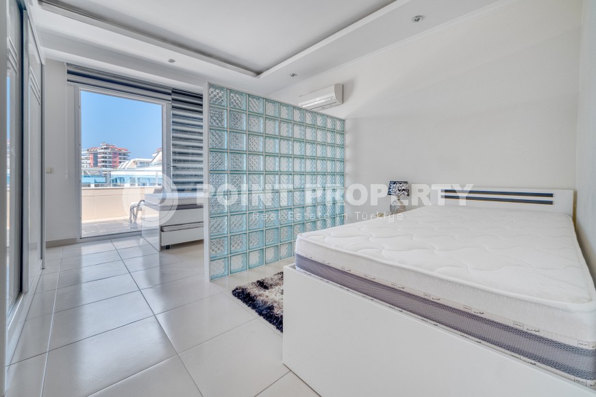 Светлая двухуровневая квартира на 5-м этаже с мансардой, в центре района Оба-id-6125-фото-3