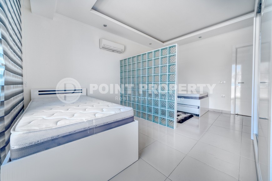 Светлая двухуровневая квартира на 5-м этаже с мансардой, в центре района Оба-id-6125-фото-4