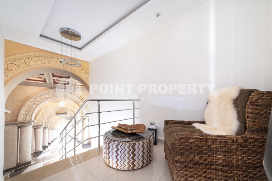 Светлая двухуровневая квартира на 5-м этаже с мансардой, в центре района Оба-id-6125-фото-5