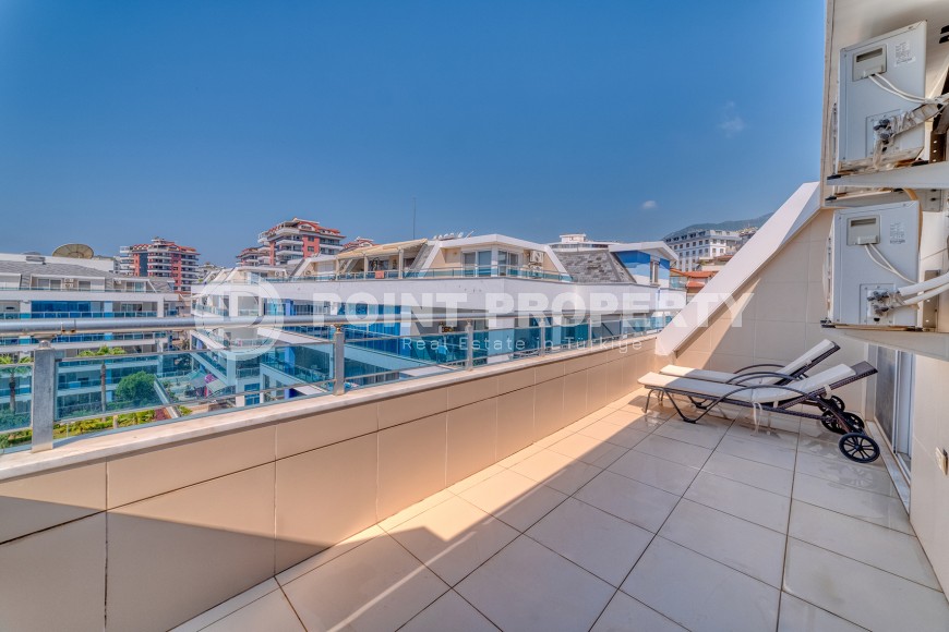 Светлая двухуровневая квартира на 5-м этаже с мансардой, в центре района Оба-id-6125-фото-10