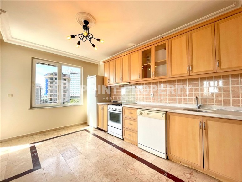 Большая двухуровневая квартира на 5-м этаже с мансардой, в 200 метрах от моря-id-6153-фото-3