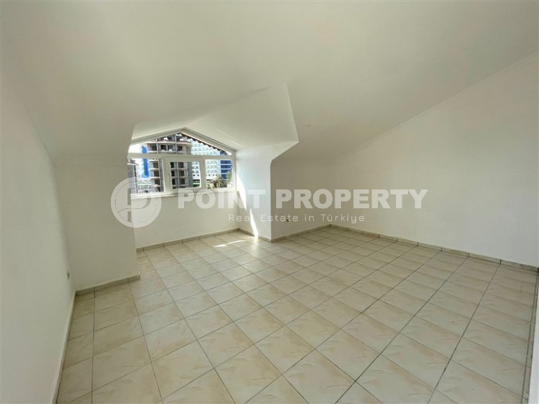 Большая двухуровневая квартира на 5-м этаже с мансардой, в 200 метрах от моря-id-6153-фото-7