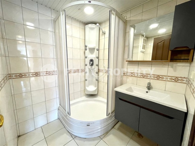 Большая двухуровневая квартира на 5-м этаже с мансардой, в 200 метрах от моря-id-6153-фото-9