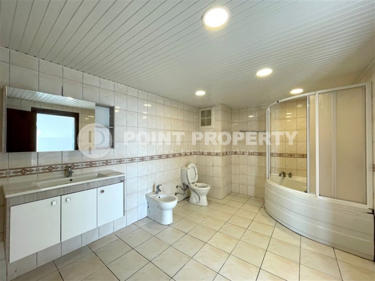 Большая двухуровневая квартира на 5-м этаже с мансардой, в 200 метрах от моря-id-6153-фото-10