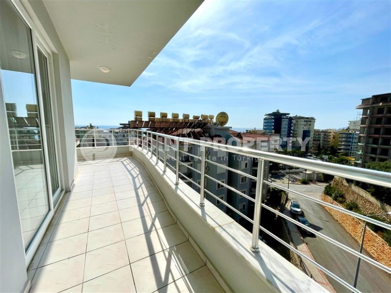 Большая двухуровневая квартира на 5-м этаже с мансардой, в 200 метрах от моря-id-6153-фото-13