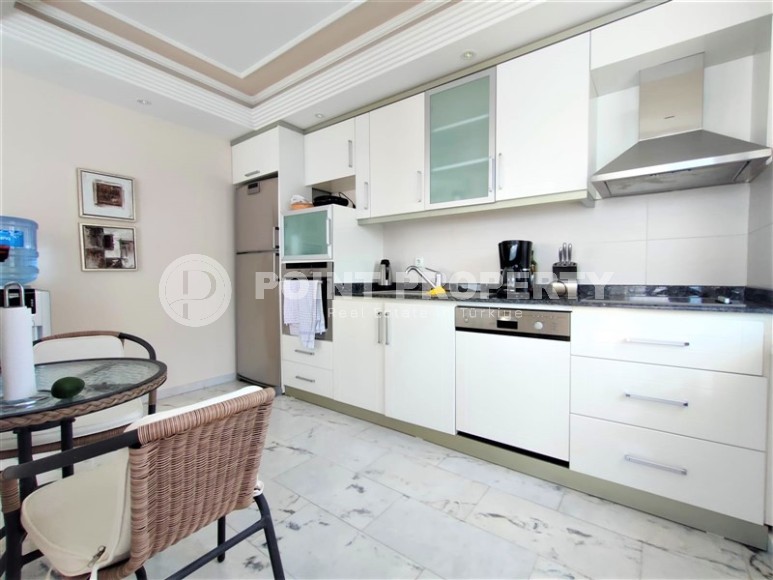 Современная квартира с мебелью и бытовой техникой, на первой линии от моря, в центре района Тосмур-id-6182-фото-4