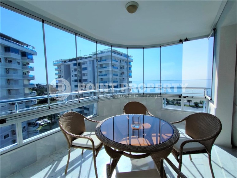 Современная квартира с мебелью и бытовой техникой, на первой линии от моря, в центре района Тосмур-id-6182-фото-9