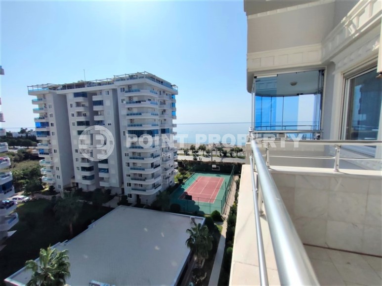 Современная квартира с мебелью и бытовой техникой, на первой линии от моря, в центре района Тосмур-id-6182-фото-12