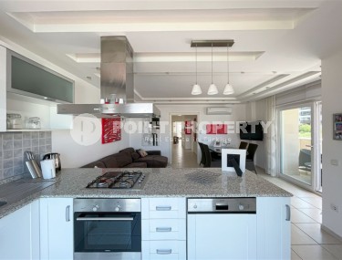 Современная, светлая квартира в комфортабельном жилом комплексе, в 1200 метрах от пляжа-id-6190-фото-3