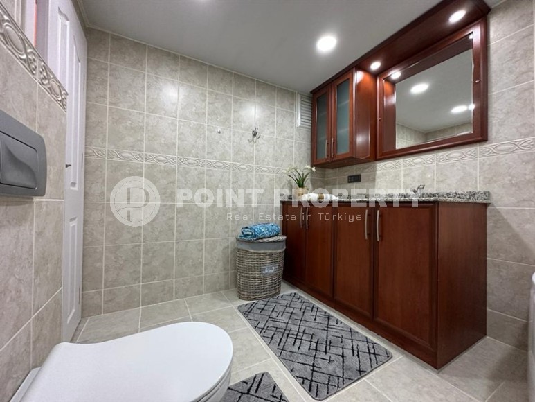 Меблированная трёхкомнатная квартира в центре Аланьи, 200 метров от городских объектов-id-3610-фото-15