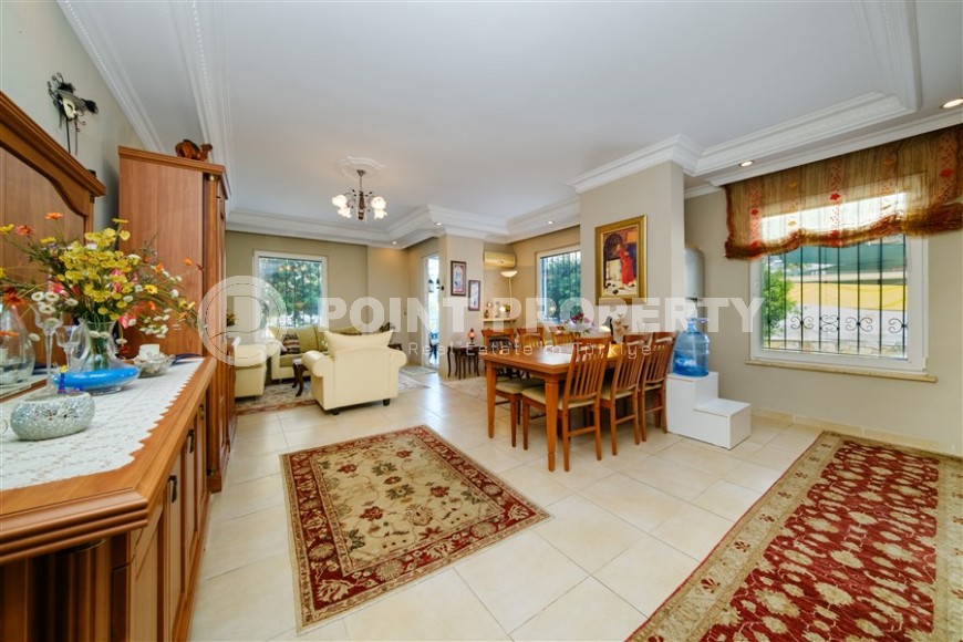 Bright, comfortable apartment with two bedrooms, 800 meters from the sea, in the center of Alanya-id-6211-photo-1