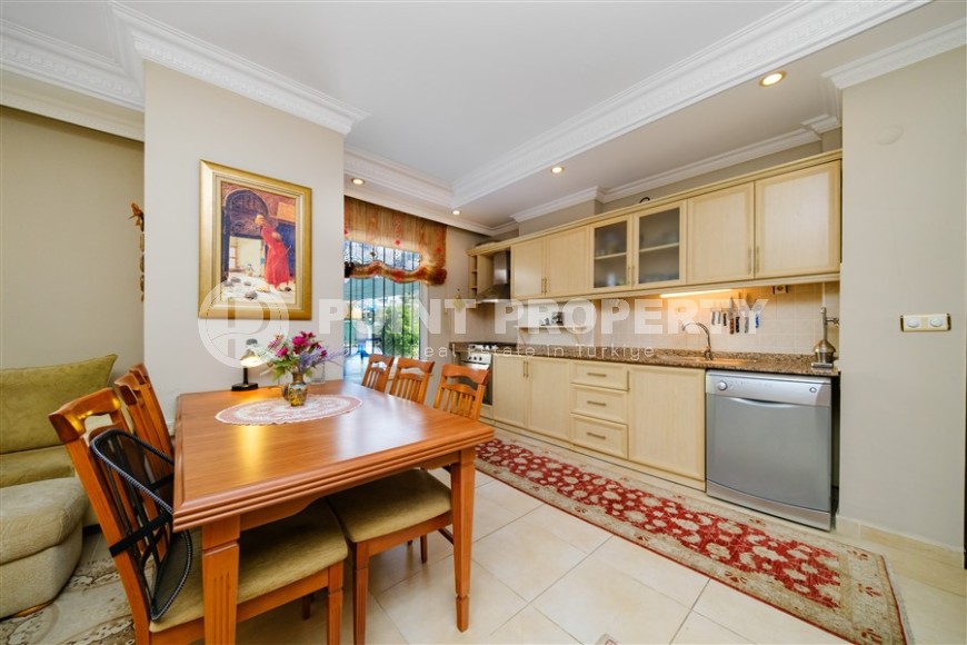 Bright, comfortable apartment with two bedrooms, 800 meters from the sea, in the center of Alanya-id-6211-photo-4