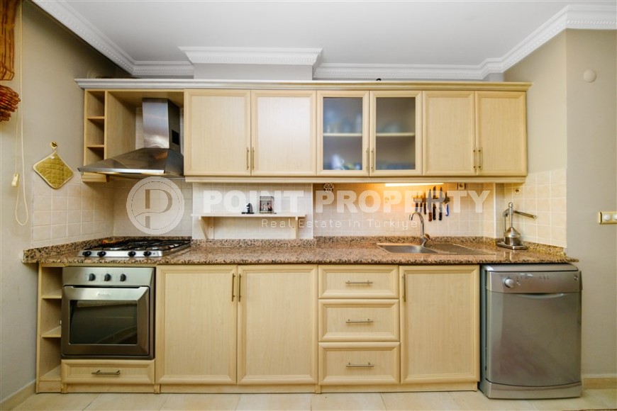 Bright, comfortable apartment with two bedrooms, 800 meters from the sea, in the center of Alanya-id-6211-photo-5