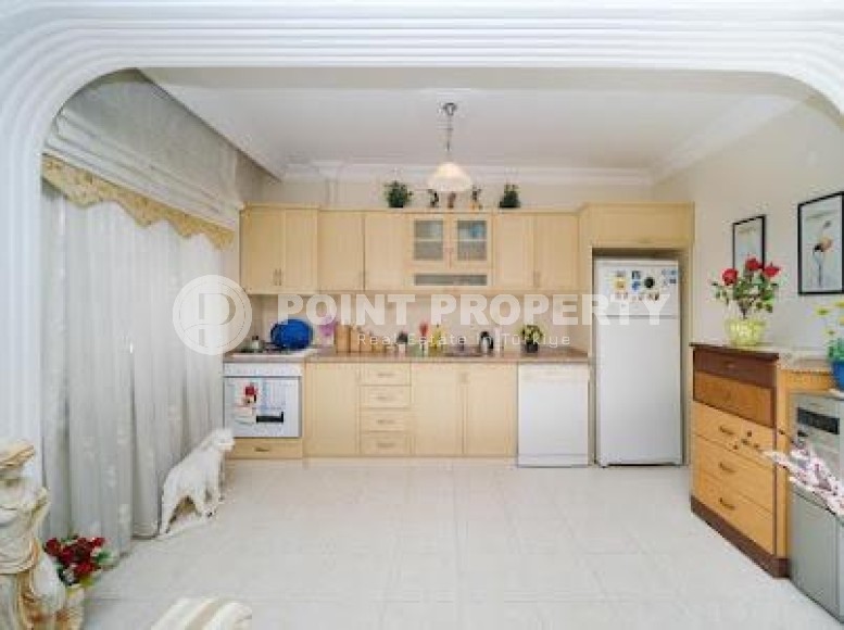 Благоустроенная, готовая к проживанию квартира, общей площадью 100 м2, в нескольких минутах ходьбы от центра Аланьи-id-6212-фото-5