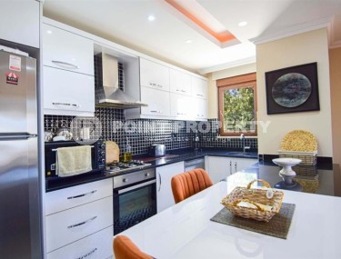 Атмосферная двухуровневая квартира 3+1, на площади 170 м2, в центре престижного района Аланьи - Кестель-id-6233-фото-5