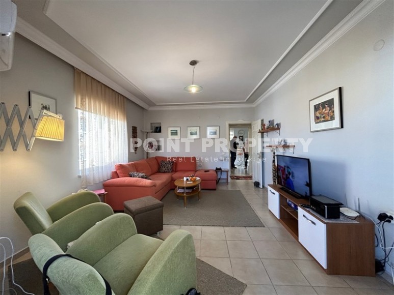 Панорамная квартира с видом на горы, на 4-м этаже в доме 2007 года постройки-id-6246-фото-1