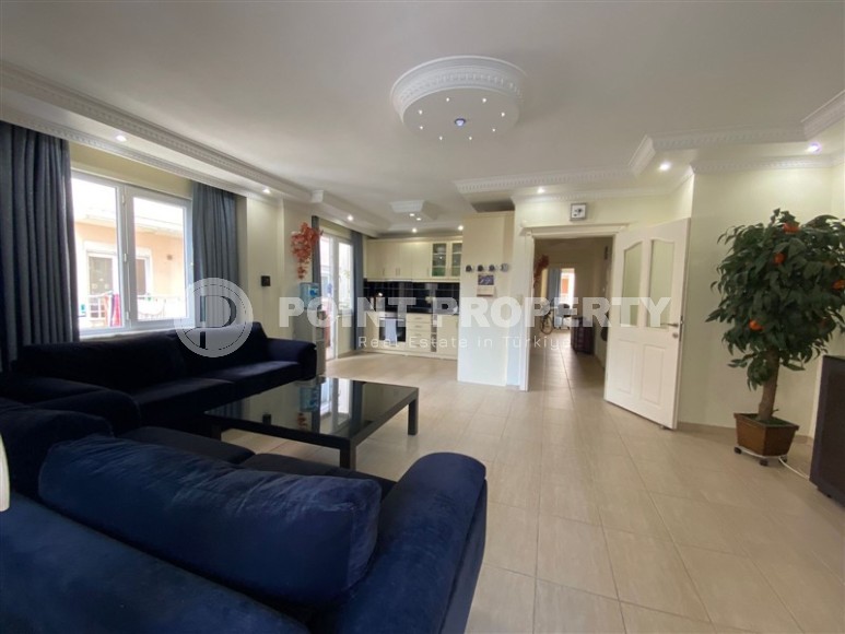 Comfortable 2+1 apartment, with a total area of 120 m2, within walking distance from the center of the popular Mediterranean resort - Alanya-id-6248-photo-1