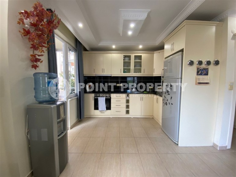 Comfortable 2+1 apartment, with a total area of 120 m2, within walking distance from the center of the popular Mediterranean resort - Alanya-id-6248-photo-3