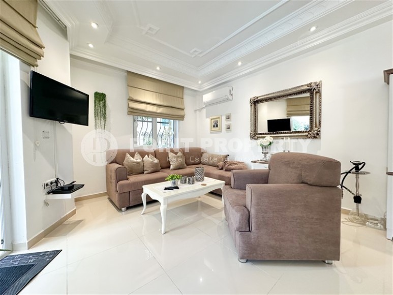 Comfortable apartment with furniture and household appliances, 550 meters from the beach, in the center of Alanya-id-6250-photo-3