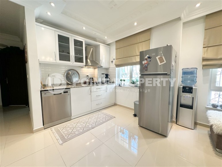 Comfortable apartment with furniture and household appliances, 550 meters from the beach, in the center of Alanya-id-6250-photo-5