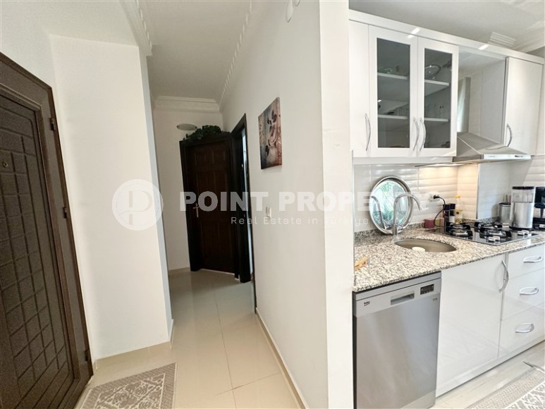 Comfortable apartment with furniture and household appliances, 550 meters from the beach, in the center of Alanya-id-6250-photo-6