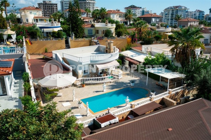 One-storey villa with a swimming pool, garden, and spacious roof terrace, in the modern area of Alanya - Mahmutlar-id-6258-photo-1