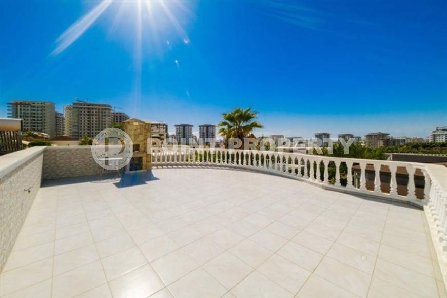 One-storey villa with a swimming pool, garden, and spacious roof terrace, in the modern area of Alanya - Mahmutlar-id-6258-photo-17