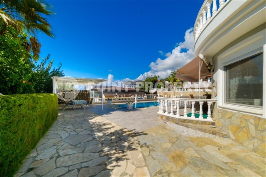 One-storey villa with a swimming pool, garden, and spacious roof terrace, in the modern area of Alanya - Mahmutlar-id-6258-photo-24