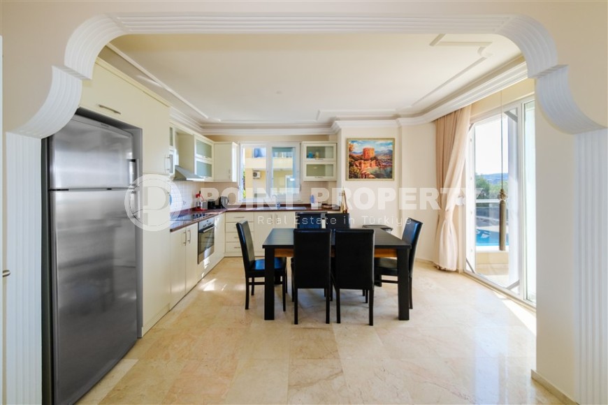 Spacious two-bedroom apartment, one and a half kilometers from the sea, in the picturesque area of Alanya - Demirtas-id-6270-photo-4