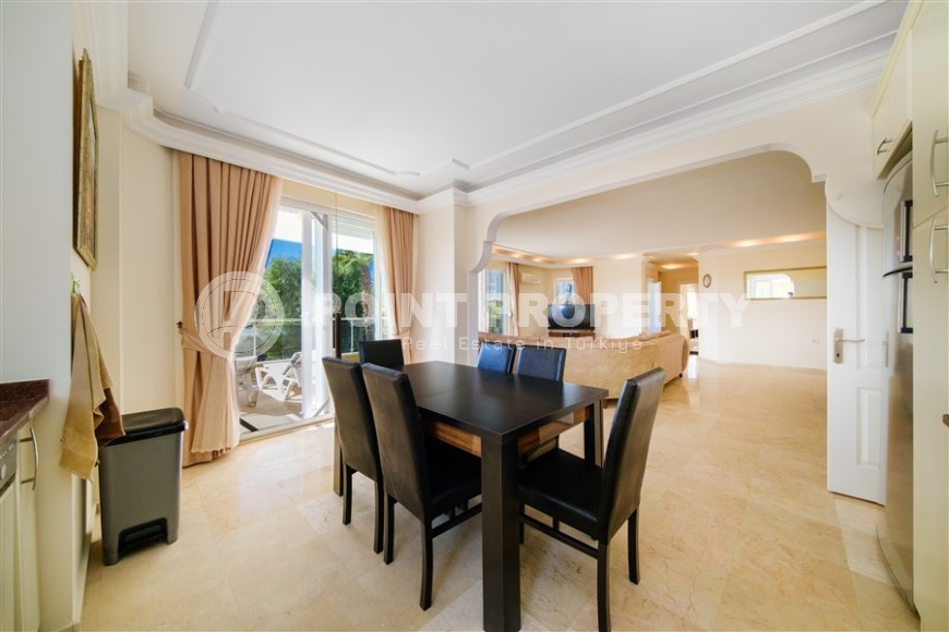 Spacious two-bedroom apartment, one and a half kilometers from the sea, in the picturesque area of Alanya - Demirtas-id-6270-photo-5