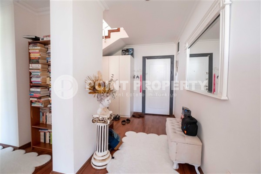 Duplex penthouse with four bedrooms, 220 m², with mountain and sea views in a luxury complex in Oba-id-1494-photo-3