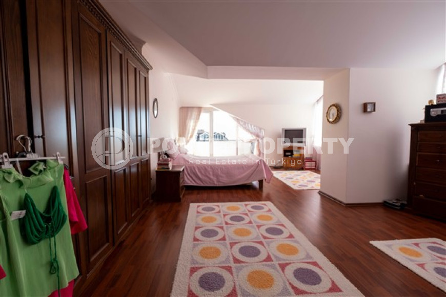 Duplex penthouse with four bedrooms, 220 m², with mountain and sea views in a luxury complex in Oba-id-1494-photo-5