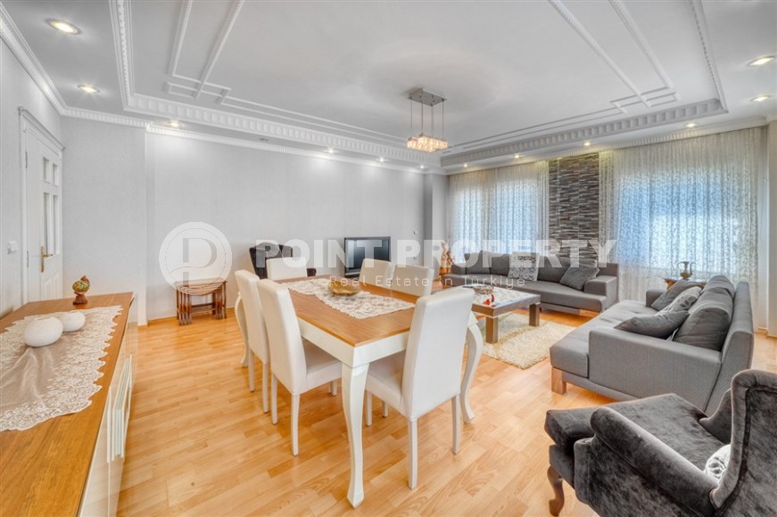 Spacious, modern 4+1 apartment, on an area of 200 m2, on the 4th floor, in the center of Alanya-id-6295-photo-2