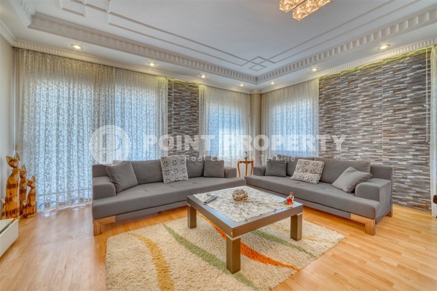 Spacious, modern 4+1 apartment, on an area of 200 m2, on the 4th floor, in the center of Alanya-id-6295-photo-3
