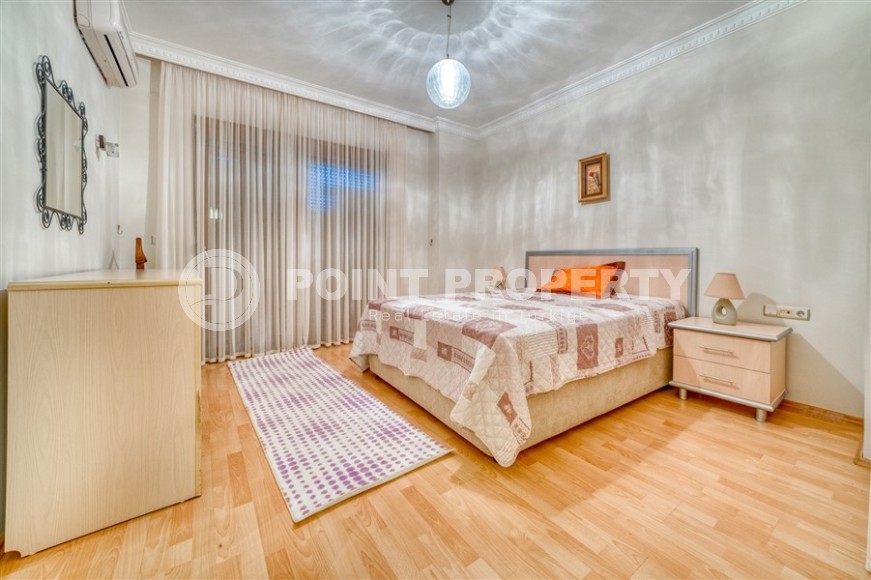 Spacious, modern 4+1 apartment, on an area of 200 m2, on the 4th floor, in the center of Alanya-id-6295-photo-6