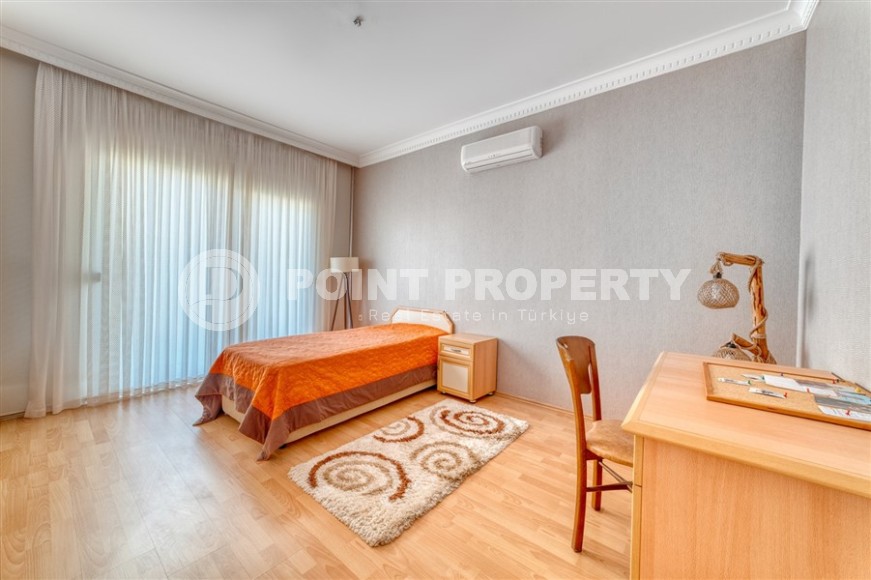Spacious, modern 4+1 apartment, on an area of 200 m2, on the 4th floor, in the center of Alanya-id-6295-photo-8