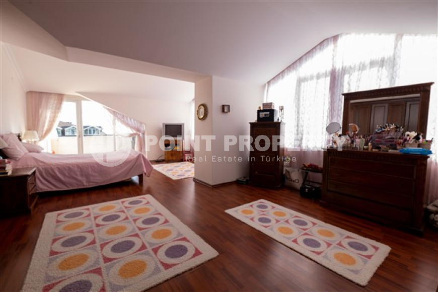 Duplex penthouse with four bedrooms, 220 m², with mountain and sea views in a luxury complex in Oba-id-1494-photo-32