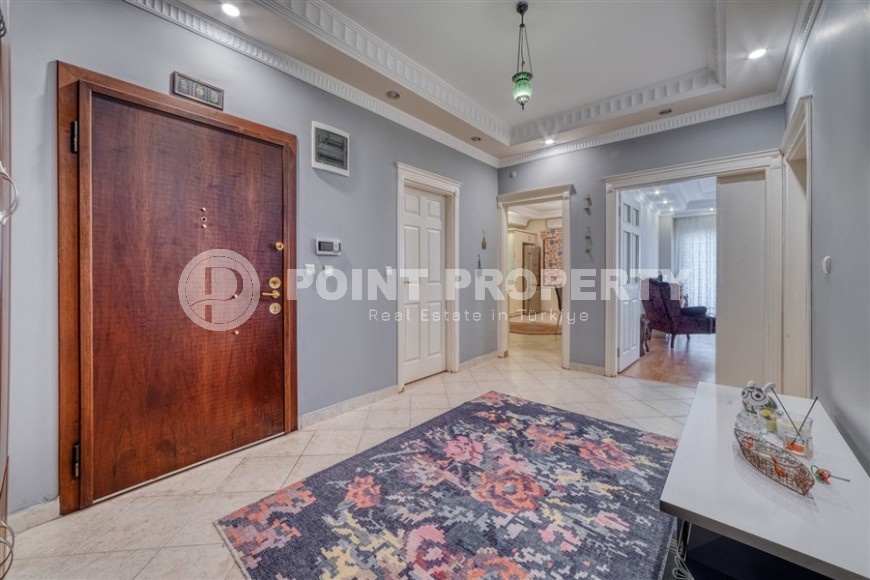 Spacious, modern 4+1 apartment, on an area of 200 m2, on the 4th floor, in the center of Alanya-id-6295-photo-10