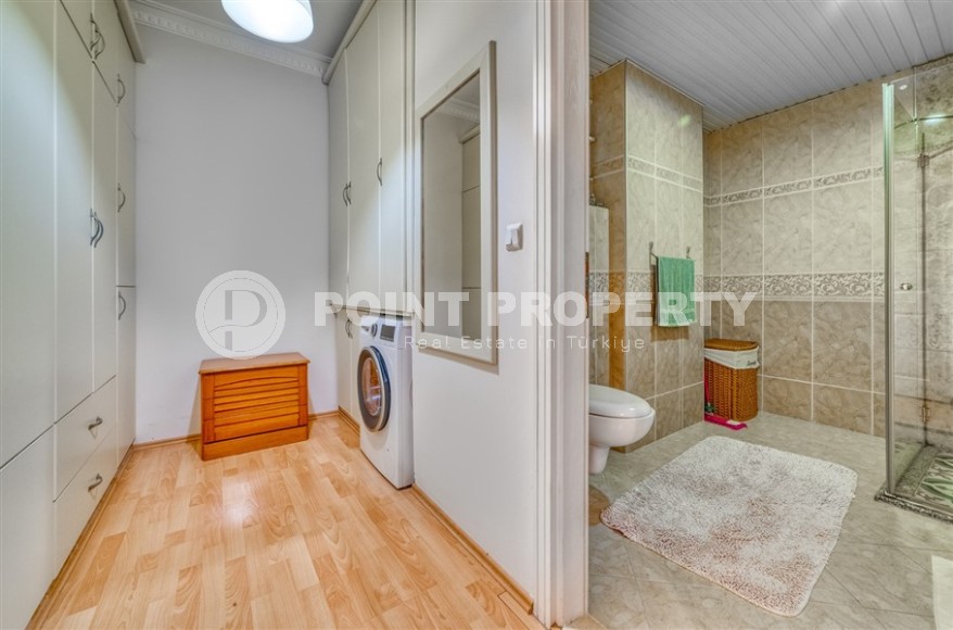 Spacious, modern 4+1 apartment, on an area of 200 m2, on the 4th floor, in the center of Alanya-id-6295-photo-11