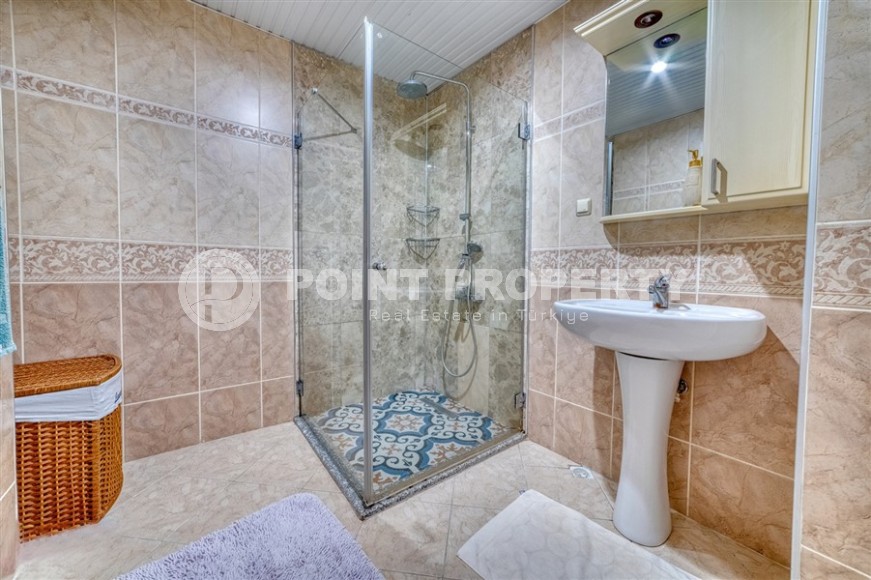 Spacious, modern 4+1 apartment, on an area of 200 m2, on the 4th floor, in the center of Alanya-id-6295-photo-14