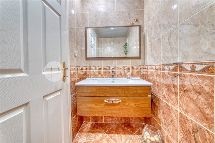 Spacious, modern 4+1 apartment, on an area of 200 m2, on the 4th floor, in the center of Alanya-id-6295-photo-15